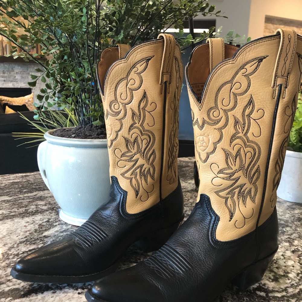 Ariat Heritage Black and Tan Heeled Western Boots